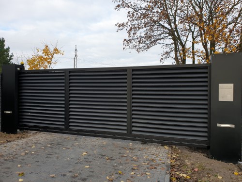 Brama czarna metalowa