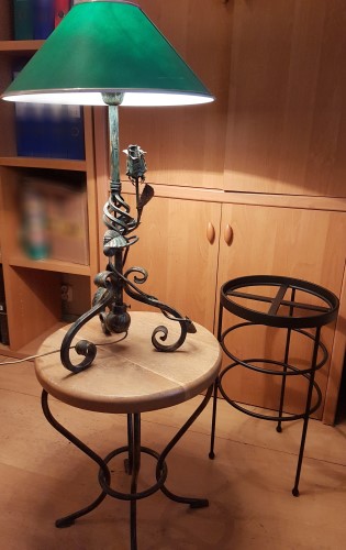Lampa kuta wewnętrzna i stoliki kute czarne metalowe